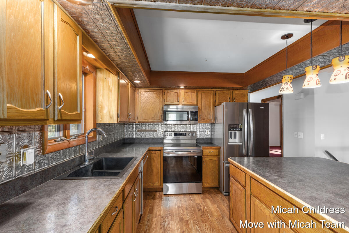 2249 North Canal Road Eaton Rapids, MI 48827 - Photo 10 of 37 2249-N-Canal_008