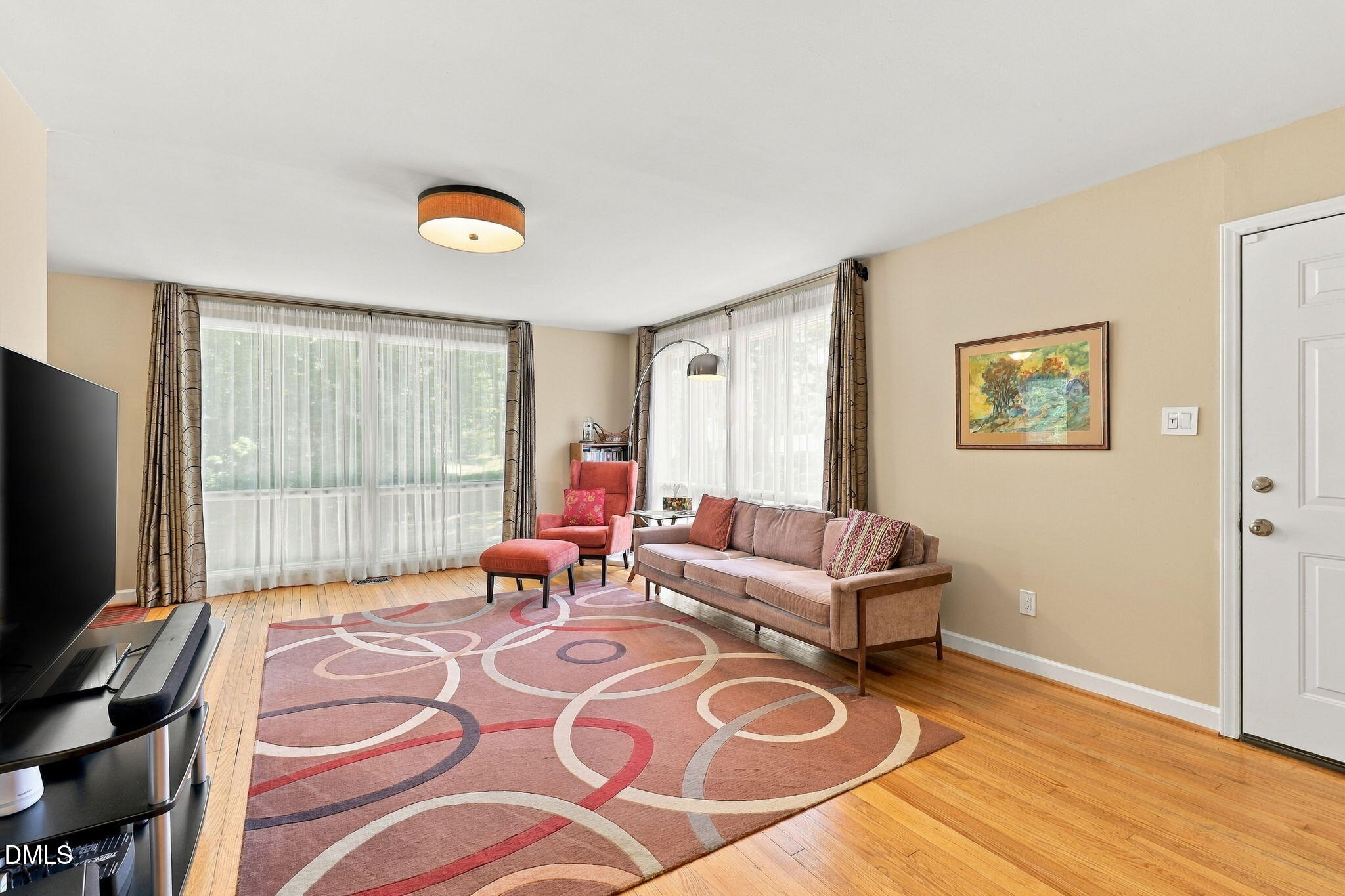 513 Banks Street Raleigh, NC 27604 - Photo 4 of 34 Living Room