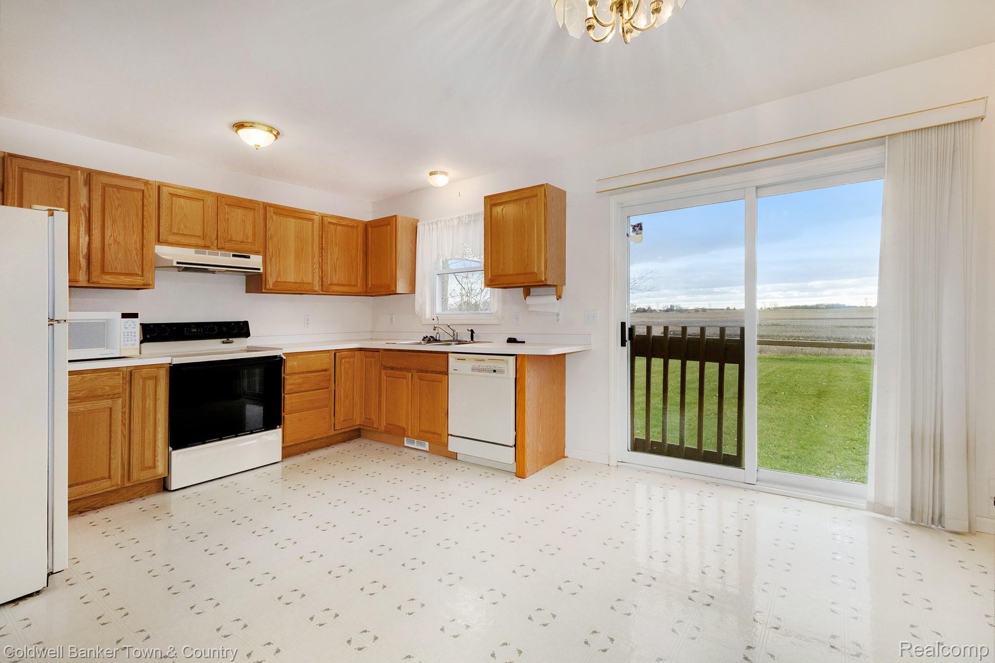 9679 North Nicholson Road Fowlerville, MI 48836 - Photo 4 of 14 Kitchen