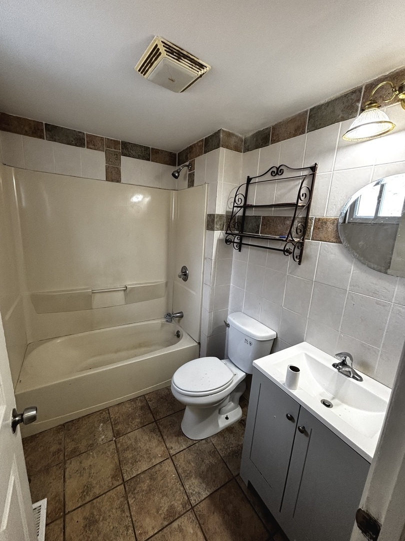 1412 16th Street North Chicago, IL 60064 - Photo 7 of 8