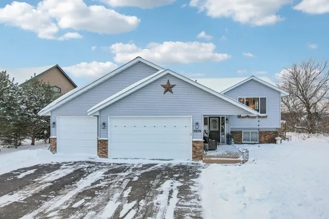 $410,000 | 11576 Bristol Road, Chisago City, MN 55013