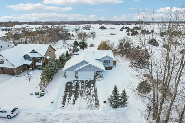 $410,000 | 11576 Bristol Road, Chisago City, MN 55013