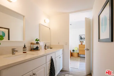 $899,000 | 466 Wren Drive, Los Angeles, CA 90065