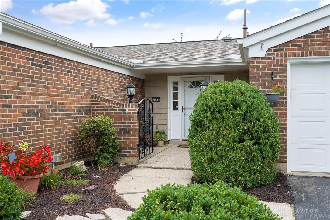 3766 Ronda Court Springfield, OH 45502 - Photo 3 of 32