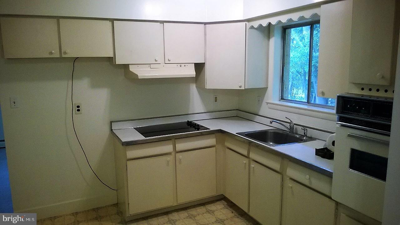 490 Store Road Harleysville, PA 19438 - Photo 6 of 8 Kitchen