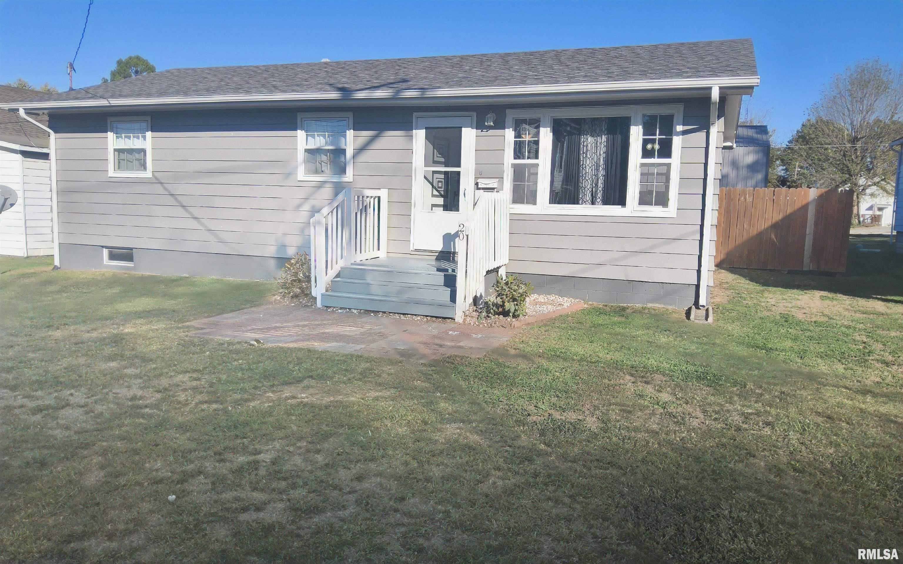 20 South Peach Street Du Quoin, IL 62832 - Photo 2 of 22