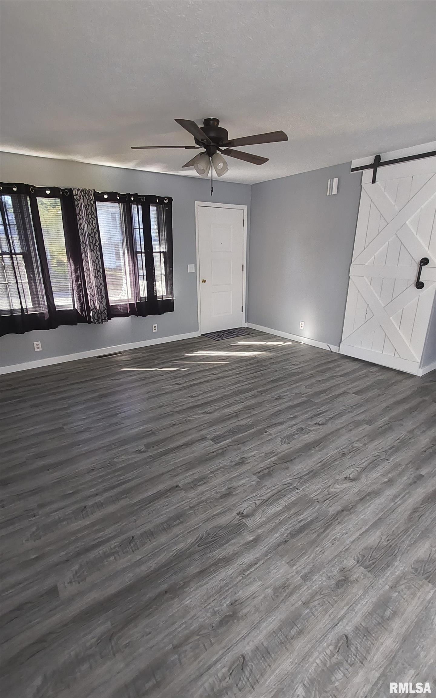 20 South Peach Street Du Quoin, IL 62832 - Photo 3 of 22