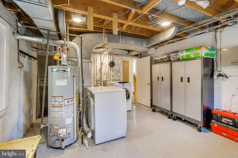 a view of utility room