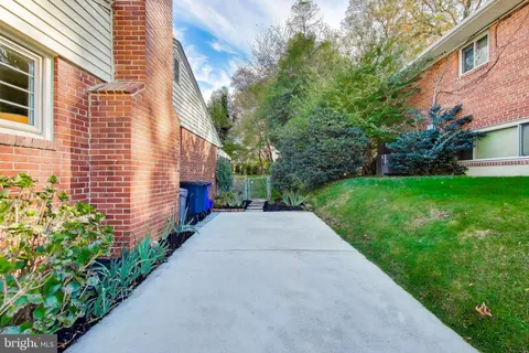 a view of a back yard of the house