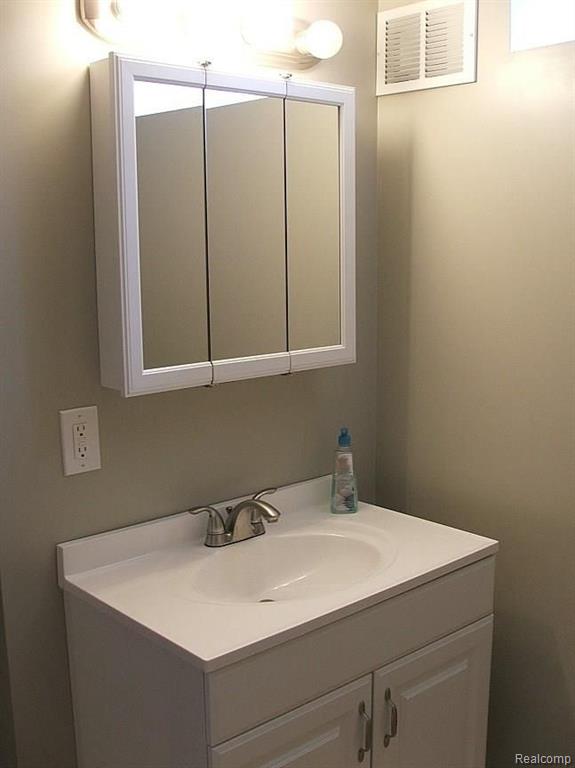 211 Reitman Court Rochester Hills, MI 48307 - Photo 23 of 30