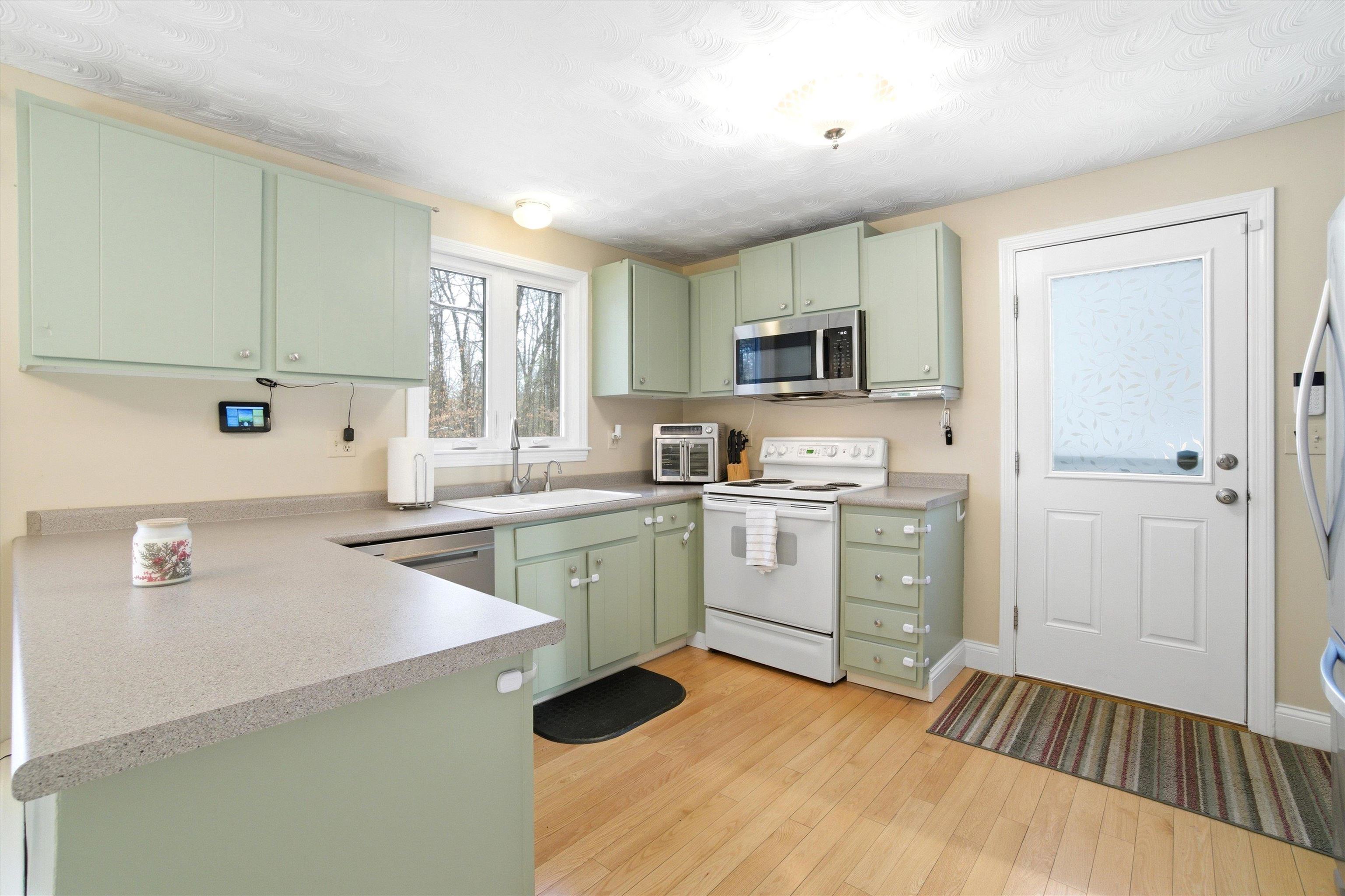 465 Clinton Street Concord, NH 03301 - Photo 10 of 50 Gallery Image 10