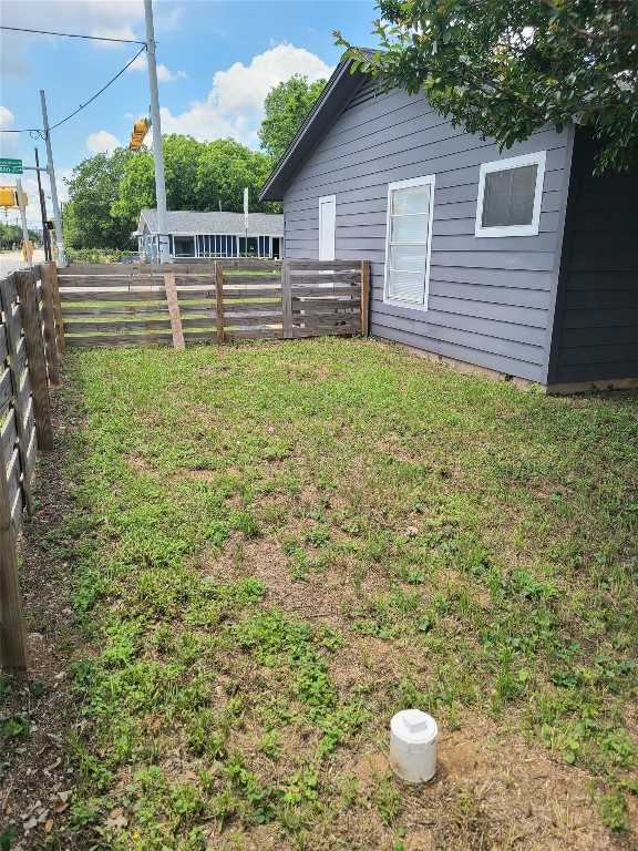 6216 Hogan Avenue Austin, TX 78741 - Photo 25 of 25 Side yard closest to the street