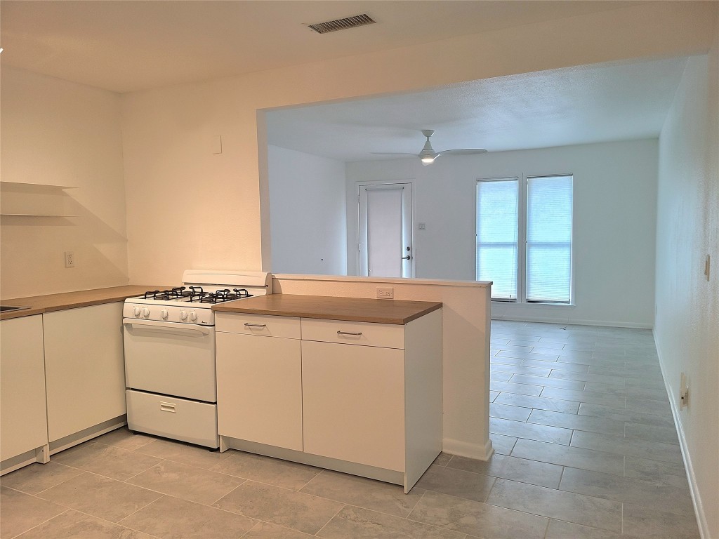 6216 Hogan Avenue Austin, TX 78741 - Photo 8 of 25 Opens to Living room