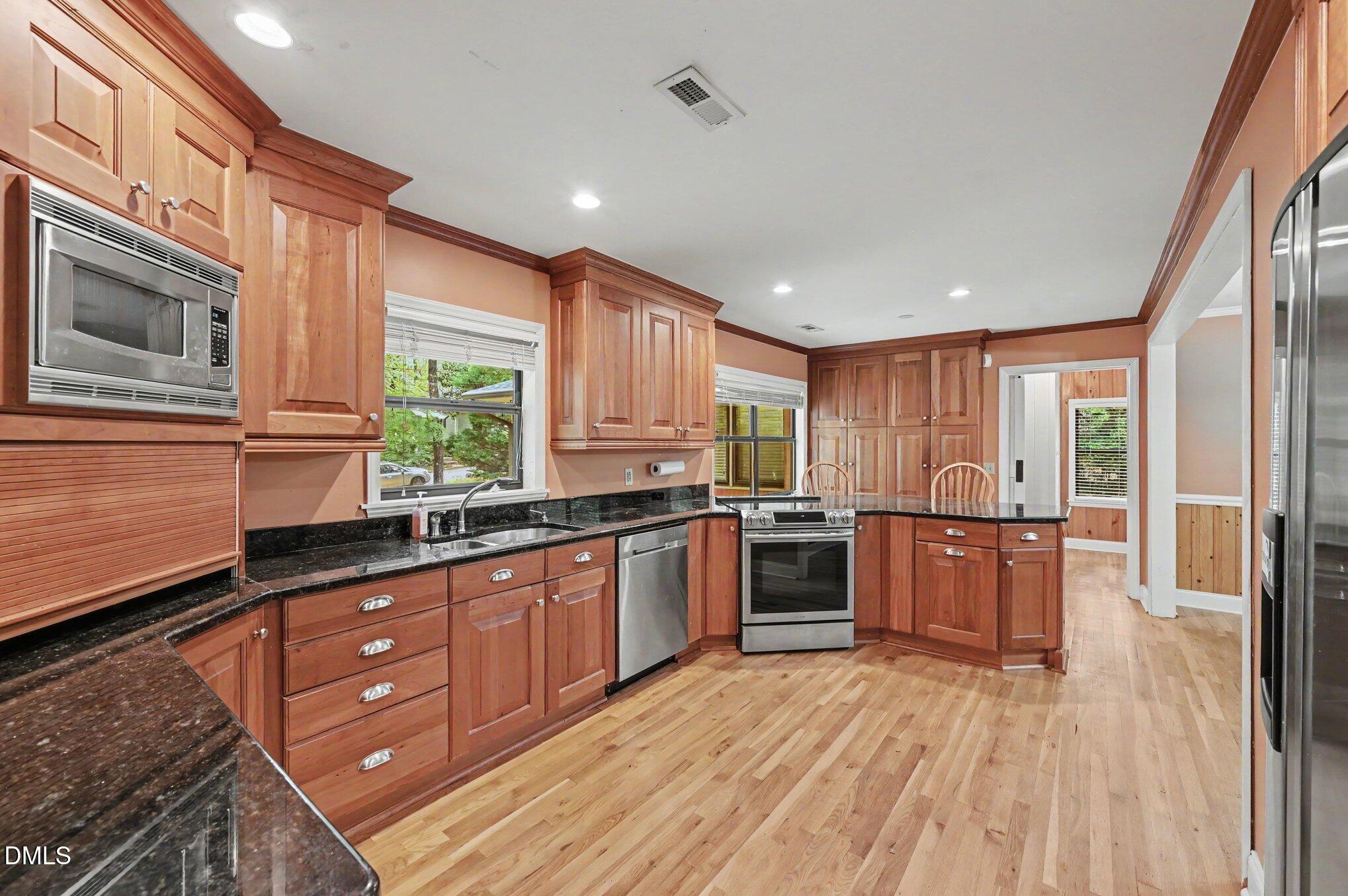 1003 Gardner Street Raleigh, NC 27607 - Photo 8 of 24 006_file_4284