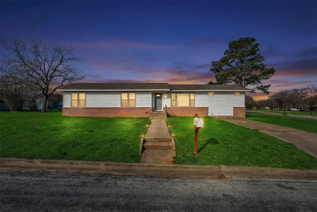 $278,900 | 100 Rosedale Avenue, Keene, TX 76059