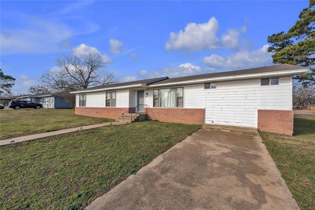 100 Rosedale Avenue Keene, TX 76059 - Photo 4 of 40