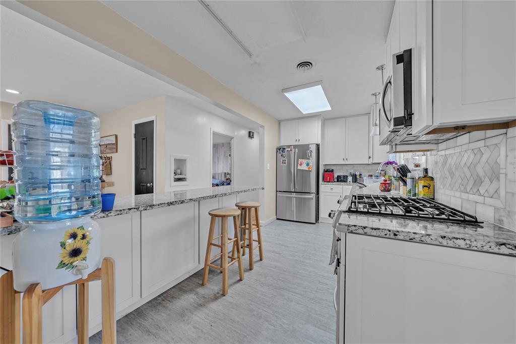 100 Rosedale Avenue Keene, TX 76059 - Photo 9 of 40