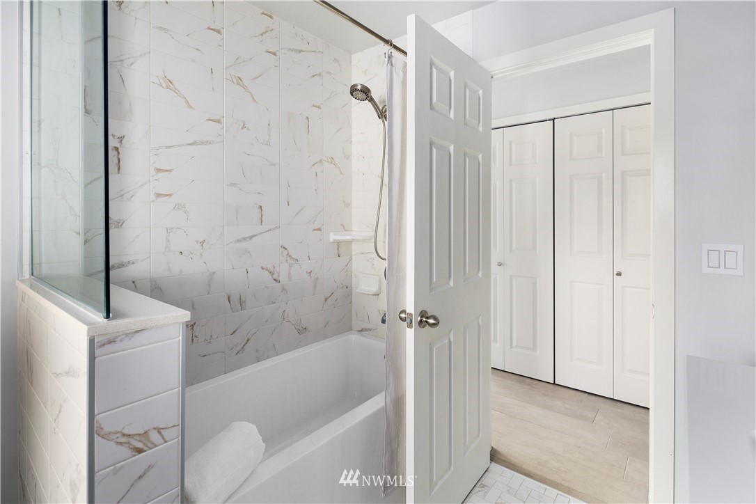 33 243rd Place Southeast Bothell, WA 98021 - Photo 18 of 28 a bathroom with a bathtub