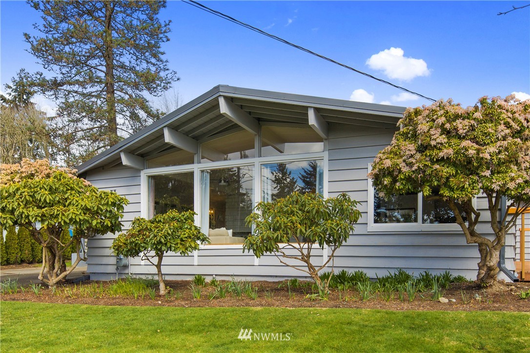 33 243rd Place Southeast Bothell, WA 98021 - Photo 3 of 28 a front view of a house with garden