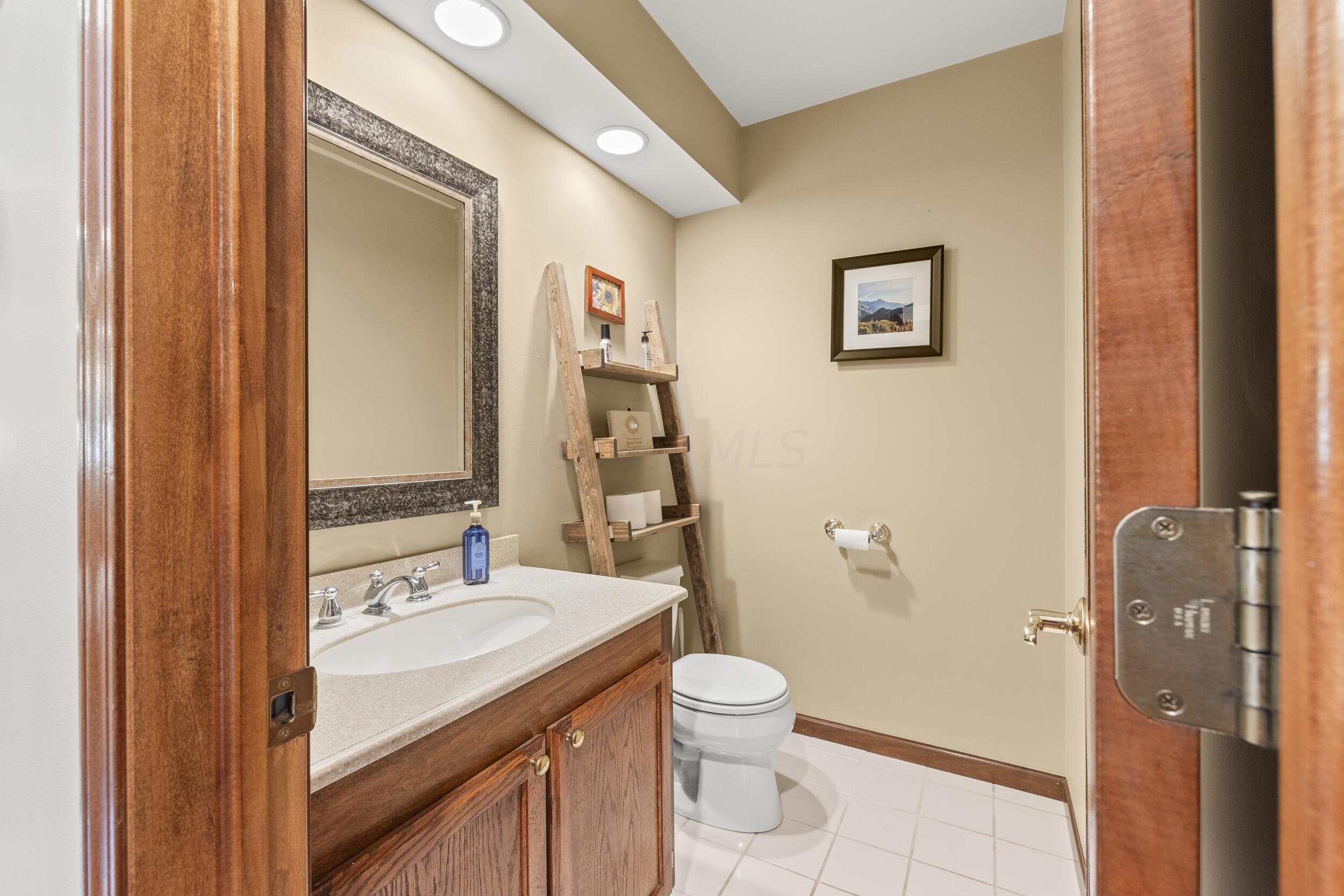 2501 Darling Road Blacklick, OH 43004 - Photo 18 of 59 20_half bath