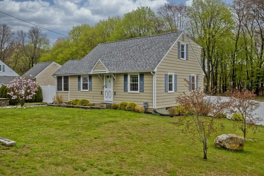 23 Rogers Road East Longmeadow, MA 01028 - Photo 3 of 42 Gallery Image 3