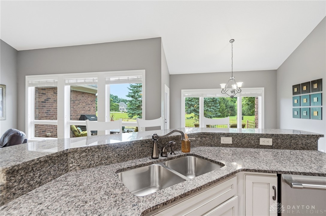 8010 Country Brook Court Springboro, OH 45066 - Photo 14 of 47