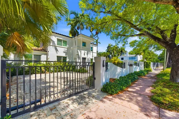 $3,100,000 | 5824 Alton Road, Miami Beach, FL 33140