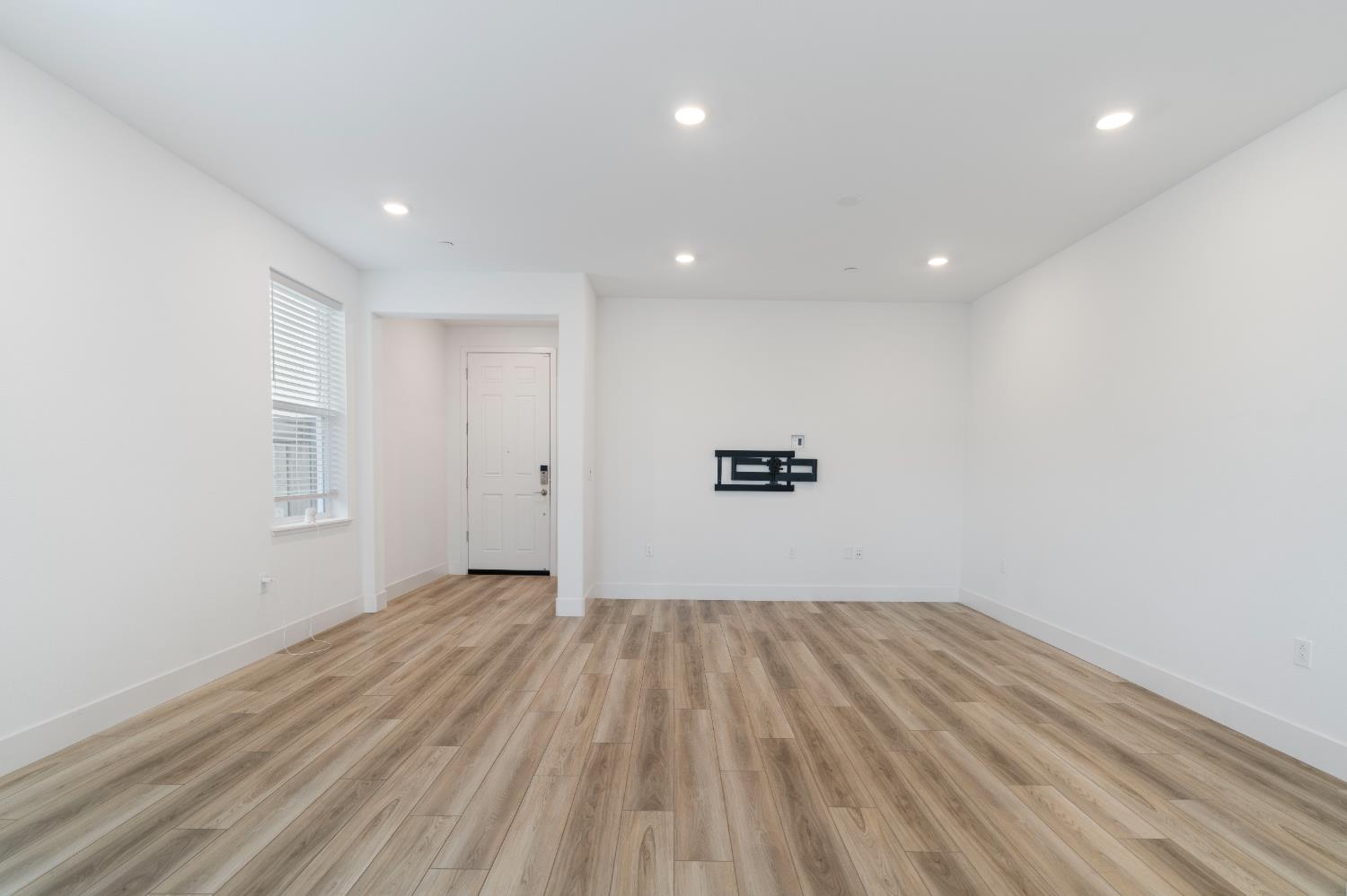 8333 Kyler Road Elk Grove, CA 95757 - Photo 13 of 42