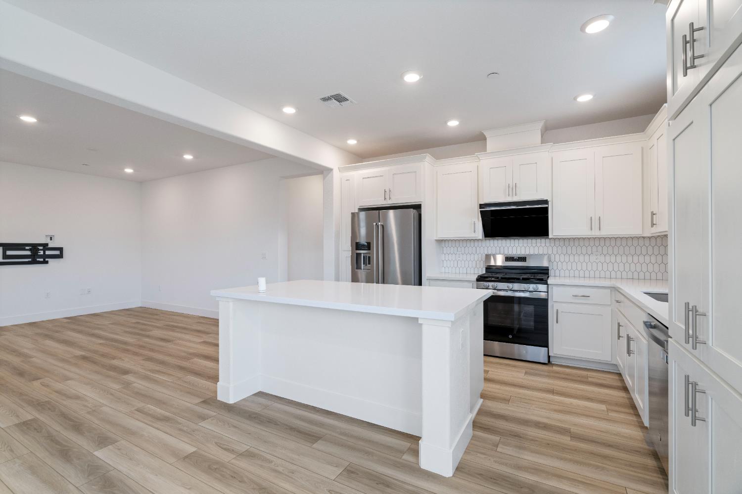 8333 Kyler Road Elk Grove, CA 95757 - Photo 16 of 42