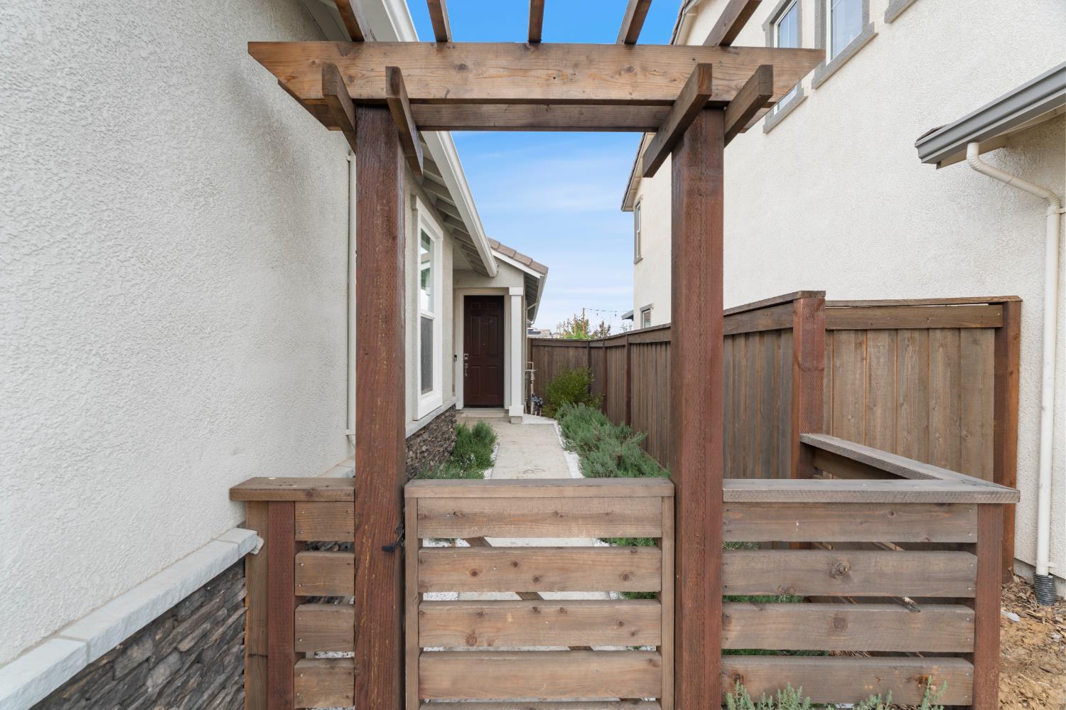 8333 Kyler Road Elk Grove, CA 95757 - Photo 10 of 42