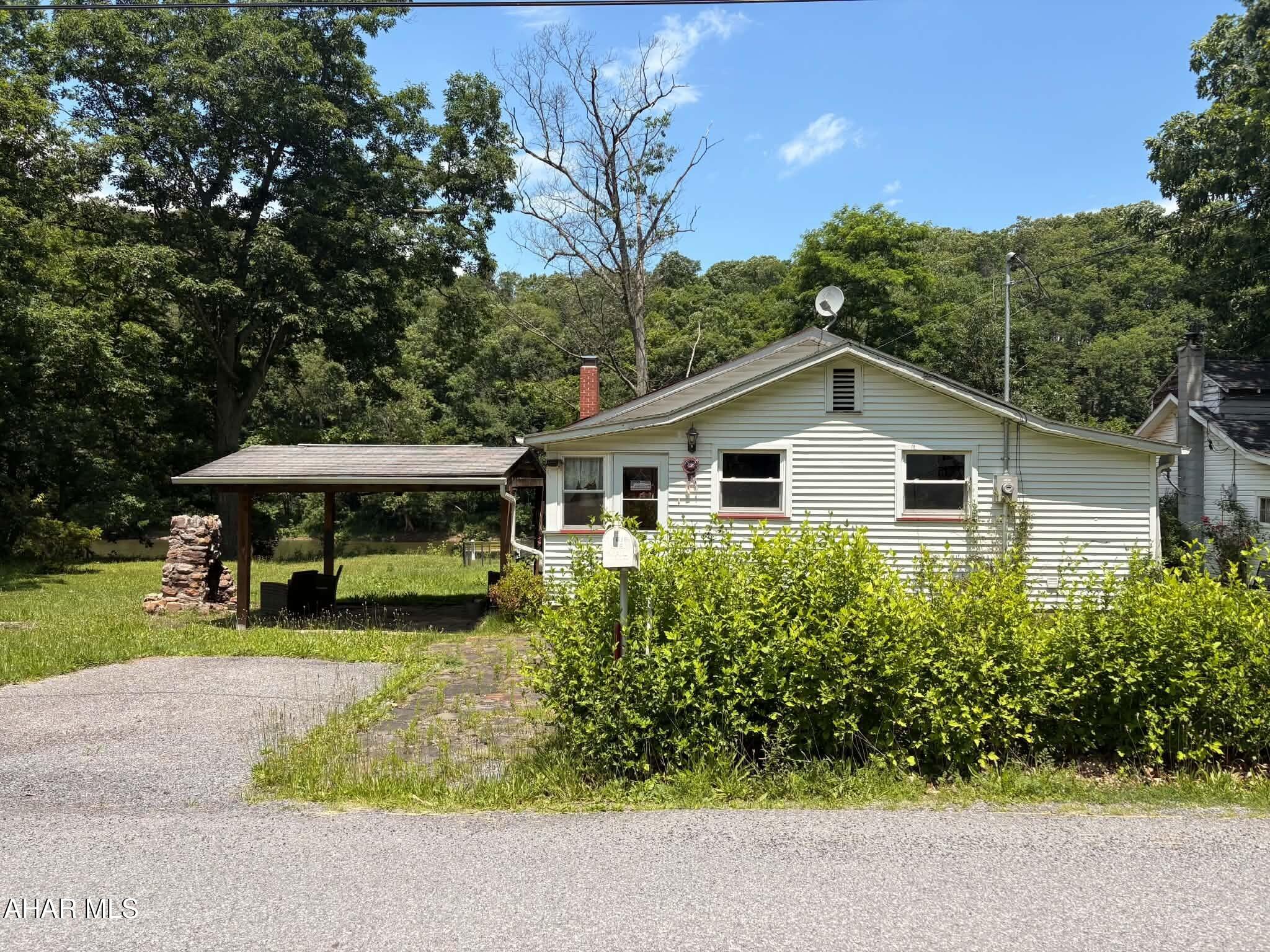 186 Cypher Beach Road Hopewell, PA 16650 - Photo 2 of 26