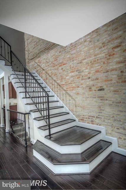 3616 Reisterstown Road Baltimore, MD 21215 - Photo 7 of 26 a view of entryway