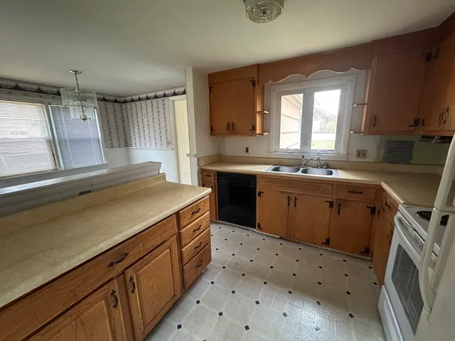 $429,000 | 112 Hillside Avenue, Brockton, MA 02302