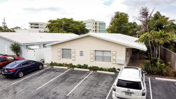 $1,895 | 805 Northeast 23rd Drive, Unit 3, Wilton Manors, FL 33305