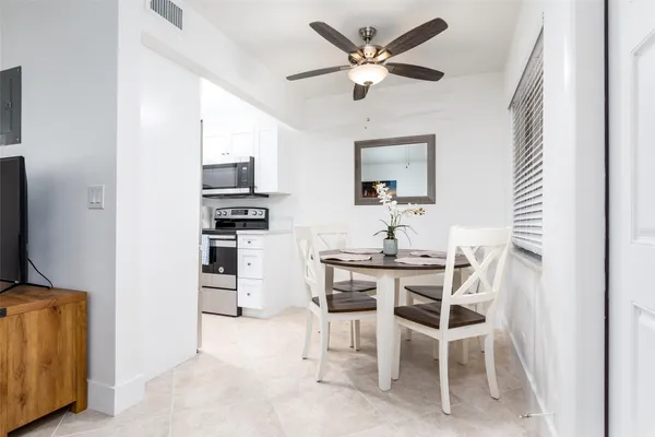 $1,895 | 805 Northeast 23rd Drive, Unit 3, Wilton Manors, FL 33305