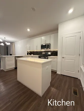 $2,900 | 522 Wolverine Drive, Unit 522, Aurora, IL 60502