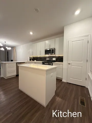 $2,900 | 522 Wolverine Drive, Unit 522, Aurora, IL 60502