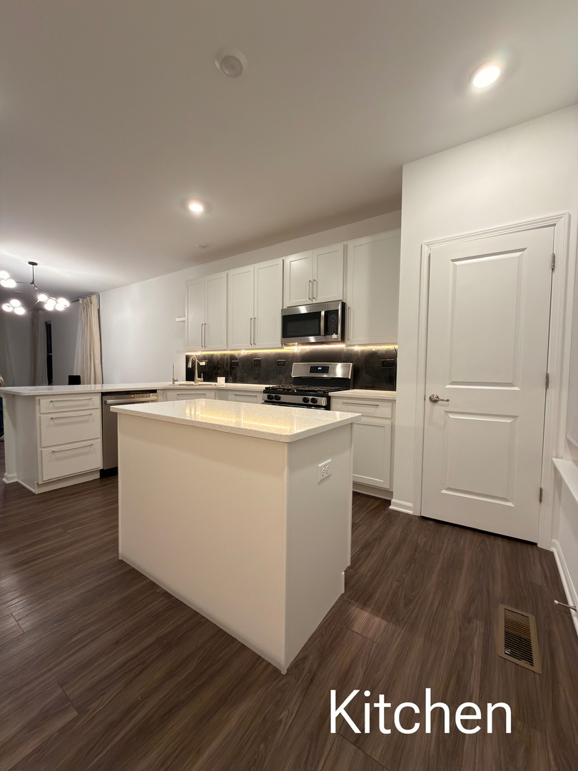 522 Wolverine Drive, Unit 522 Aurora, IL 60502 - Photo 11 of 51