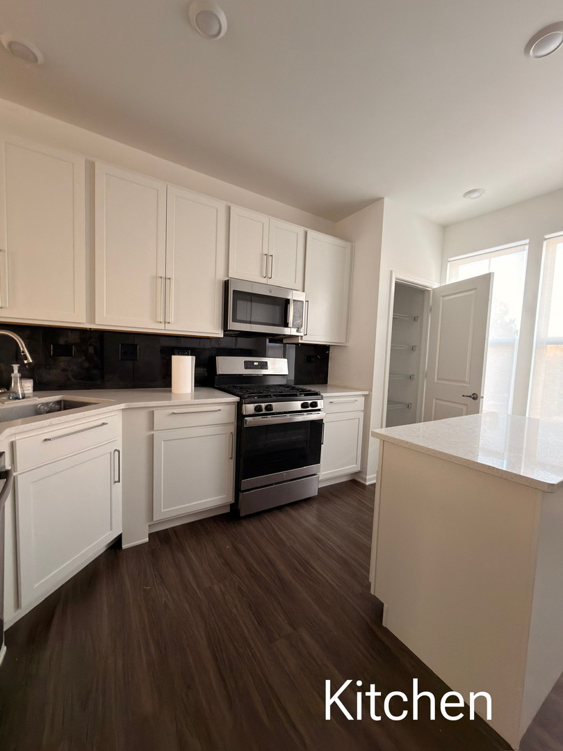 522 Wolverine Drive, Unit 522 Aurora, IL 60502 - Photo 8 of 51