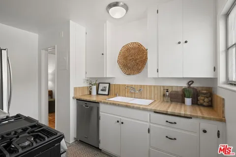 $499,000 | 5441 Village Green, Los Angeles, CA 90016