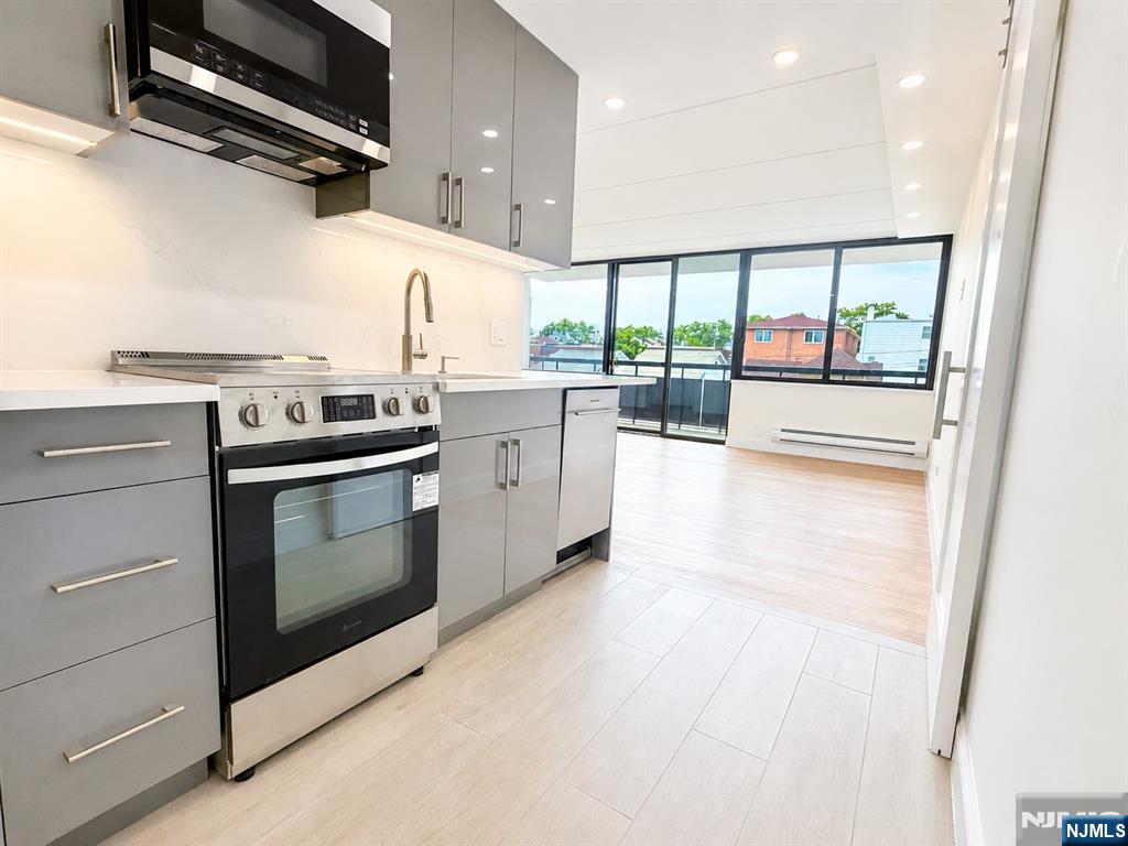 555 Gorge Road, Unit 6F Cliffside Park, NJ 07010 - Photo 4 of 9