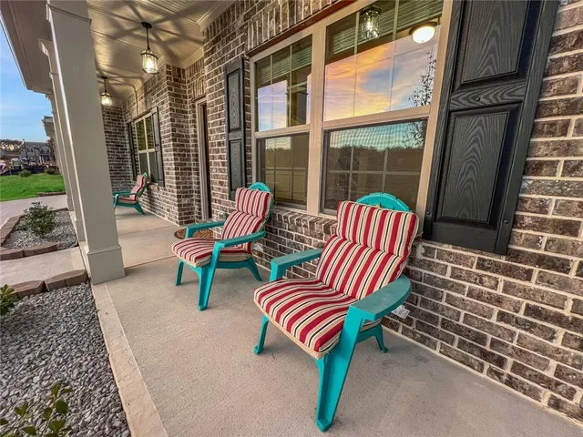 a bench sitting in front of a building