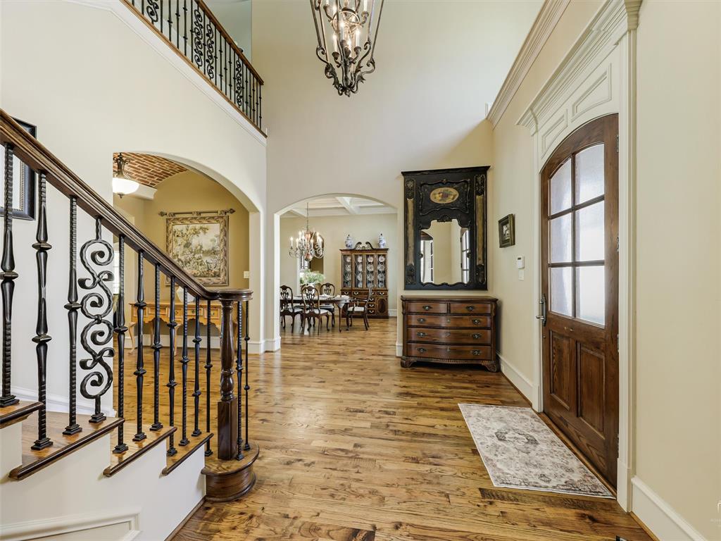 907 Foxglove Trail Fairview, TX 75069 - Photo 4 of 37 a view of an entryway with a rug