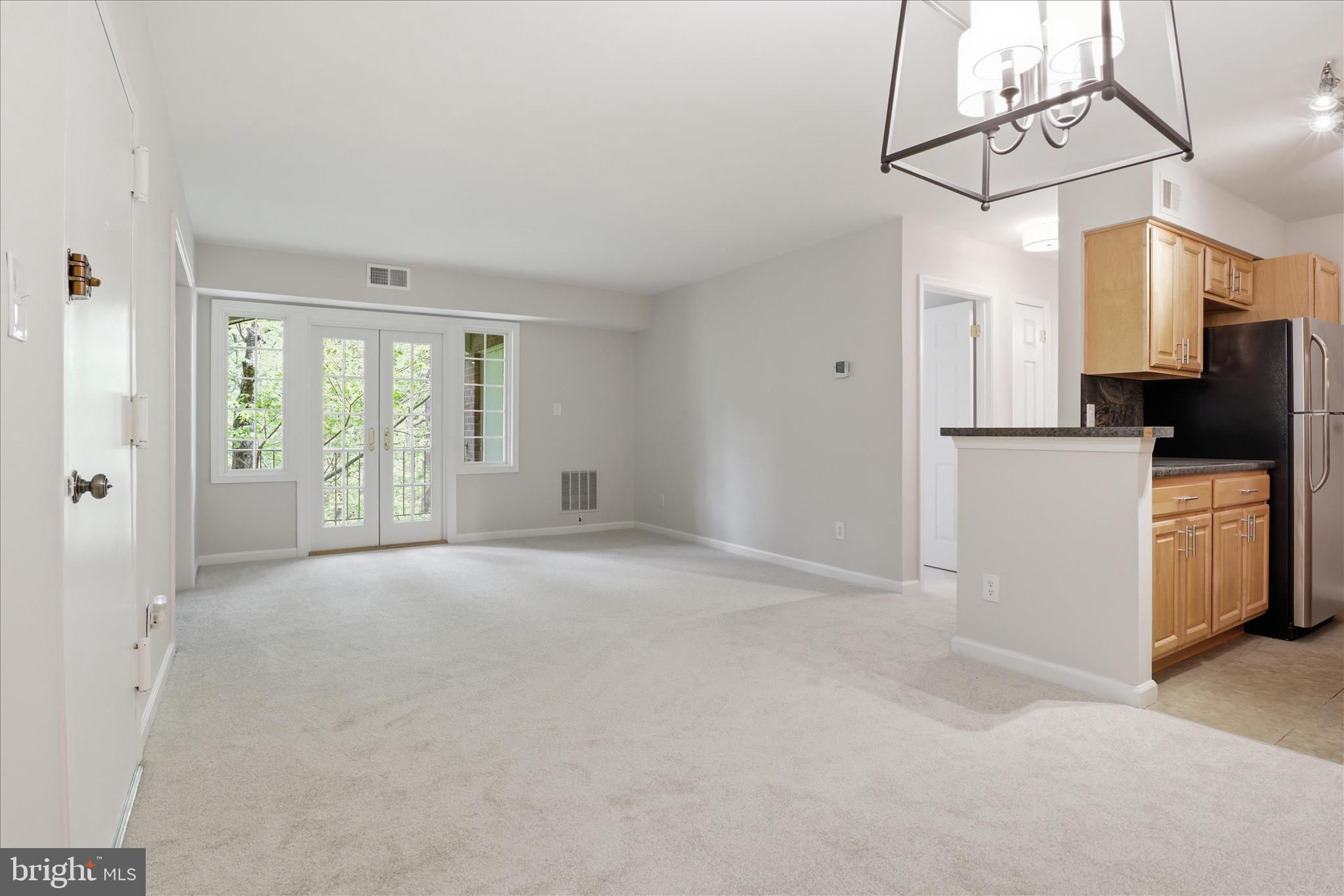 8110 Colony Point Road, Unit H Springfield, VA 22152 - Photo 6 of 33