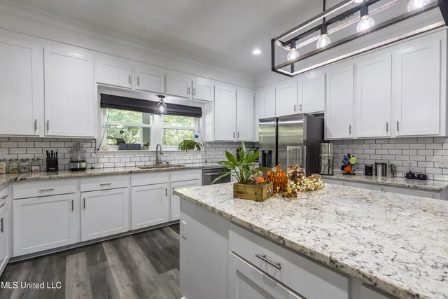 $395,000 | 207 Hickory Hill Drive, Hattiesburg, MS 39402