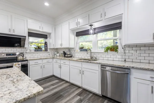 $395,000 | 207 Hickory Hill Drive, Hattiesburg, MS 39402