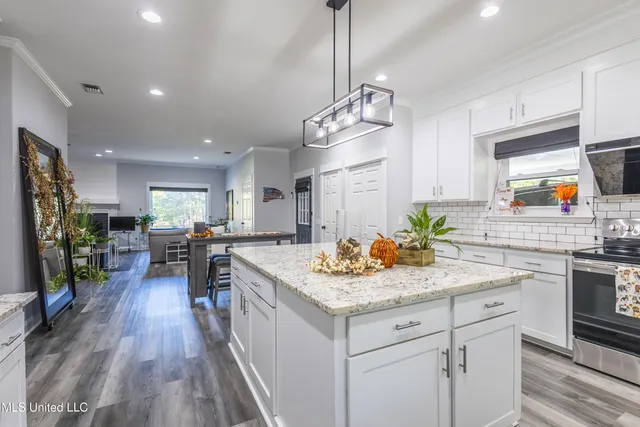 $395,000 | 207 Hickory Hill Drive, Hattiesburg, MS 39402