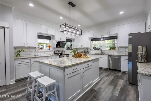 $395,000 | 207 Hickory Hill Drive, Hattiesburg, MS 39402