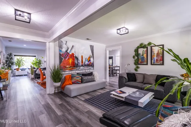 $395,000 | 207 Hickory Hill Drive, Hattiesburg, MS 39402