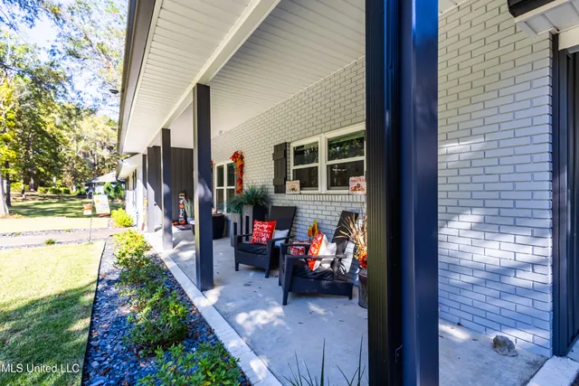 $395,000 | 207 Hickory Hill Drive, Hattiesburg, MS 39402